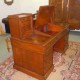 Bureau toutes faces pupitre écritoire appelé Dickens desk