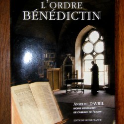 Moine religieux livre l'ordre bénédictin objet religion