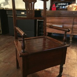 Ancienne chaise percée, fauteuil d'aisance