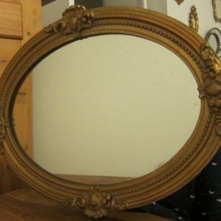 miroir ovale moulure sculptée dorée