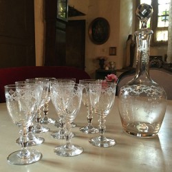 Carafe et 9 verres à pieds cristal gravé