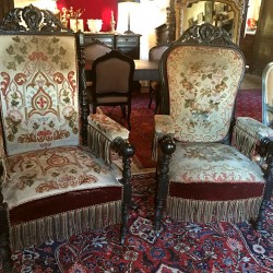 paire de très grands fauteuils Napoleon III