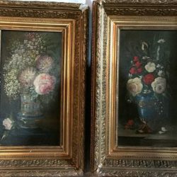 Deux huiles sur toile formant pendants. Bouquets de fleurs