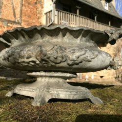 Jardinière vasque sur pied en fonte à deux anses