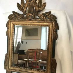 Petit miroir Louis XVI bois sculpté doré