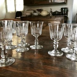 Lot de huit verres cristal.