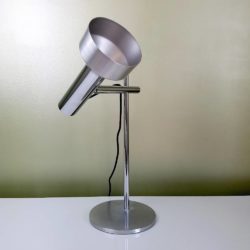 Lampe de bureau articulée chrome et aluminium brossé vue 1