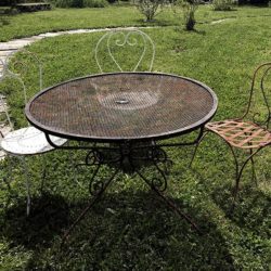 Ancien mobilier de jardin en fer