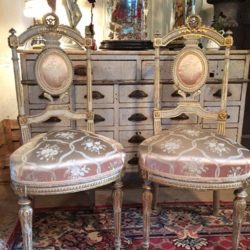 Exceptionnelle paire de chaises Louis XVI, XIXe