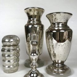Lot de vases et bougeoirs en verre églomisé, mercurisé XIXe