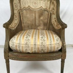 Bergère de style Louis XVI bois doré, cannée.