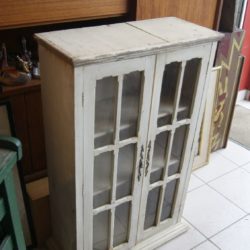 petite armoire vitrine ancienne