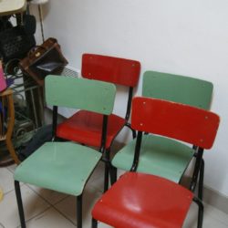 anciennes chaises d'école
