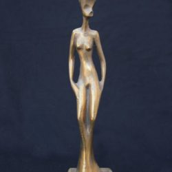 Statuette de femme en bronze doré
