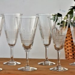 Série de 6 rares flûtes à champagne en cristal de Baccarat modèle Nancy