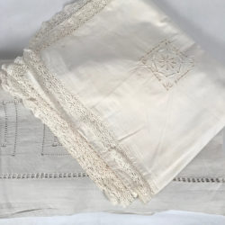 Lot linge ancien, un drap et une housse d’édredon