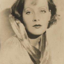 Photo portrait de Greta Garbo